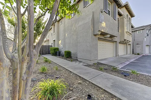 1003 Ferry Cir Photo 1