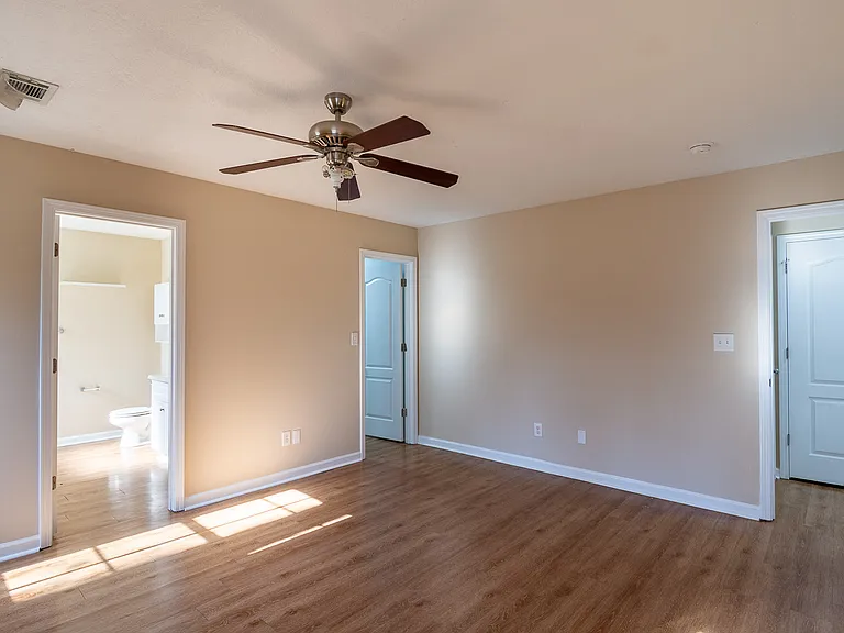 700 Keyes Dr — Photo 12