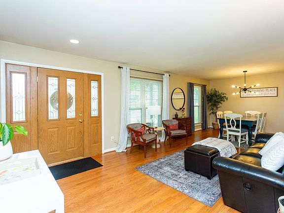 4th image of 5365 Kings Park Dr