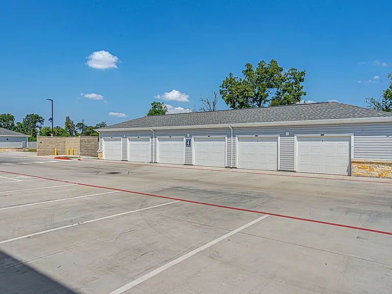 Summerdale Apartments — Photo 30