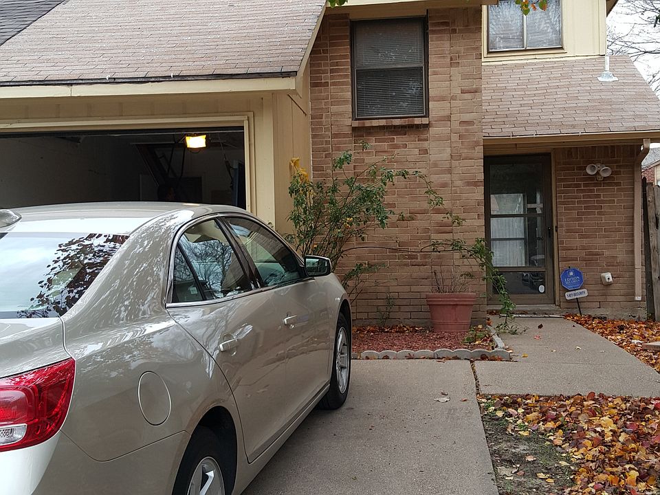 1st image of 302 Victoria Dr