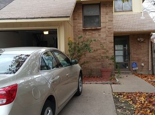 302 Victoria Dr, Grand Prairie, TX 75052