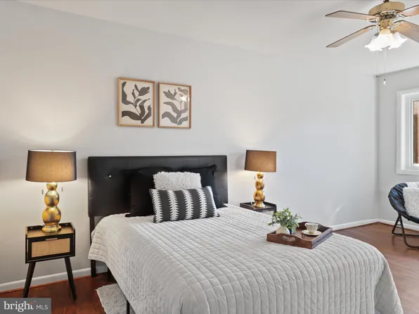 3330 S 28th St APT 404, Alexandria, VA 22302