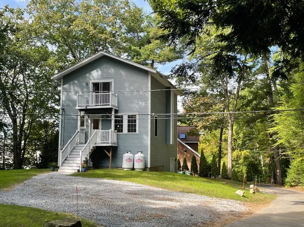2 Water St, Sandown, NH 03873
