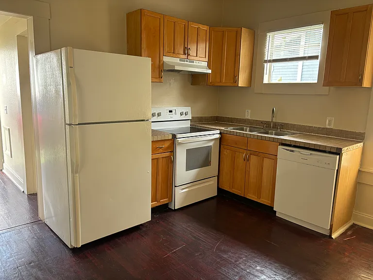 2506 E Columbus Dr — Photo 3