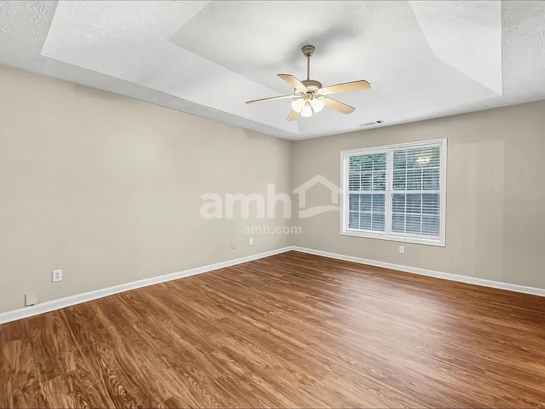 1500 Chalet Cir — Photo 8