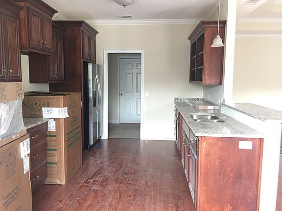 2nd image of 221 Roswell Dr E