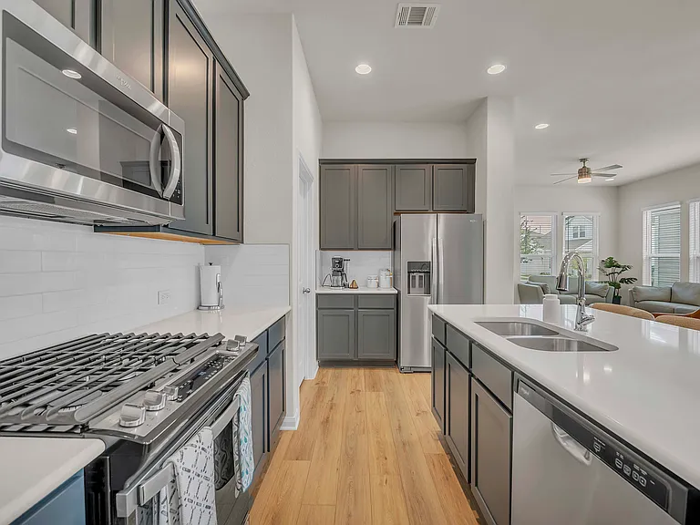 Torrita Dr — Photo 27