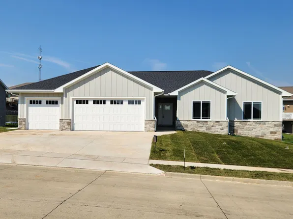 2249 Antler Ridge Dr, Asbury, IA 52002