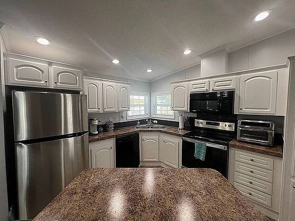 4th image of 213 Rogers Rd