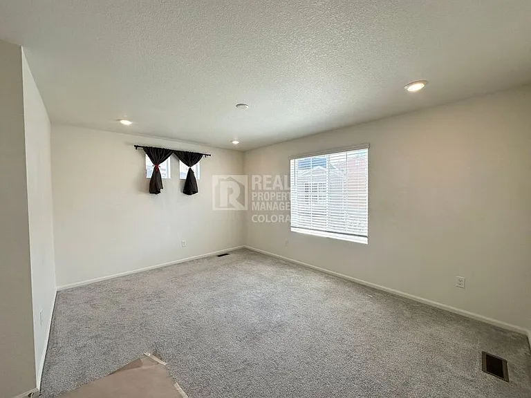 21902 E 38th Pl — Photo 5