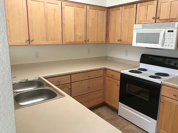 4th image of 805 Summer Hawk Dr Unit A2
