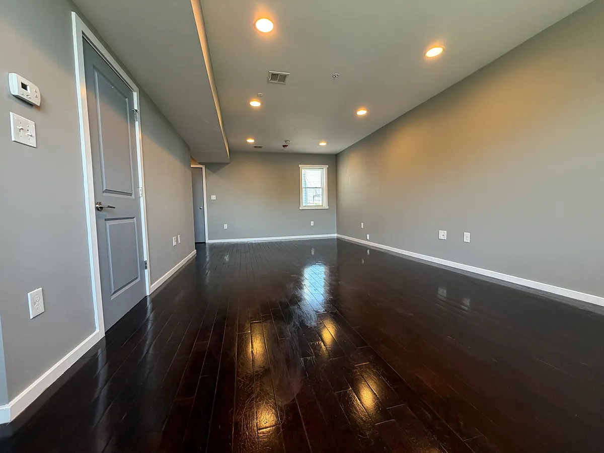 Building Photo - 811 N Franklin St #4