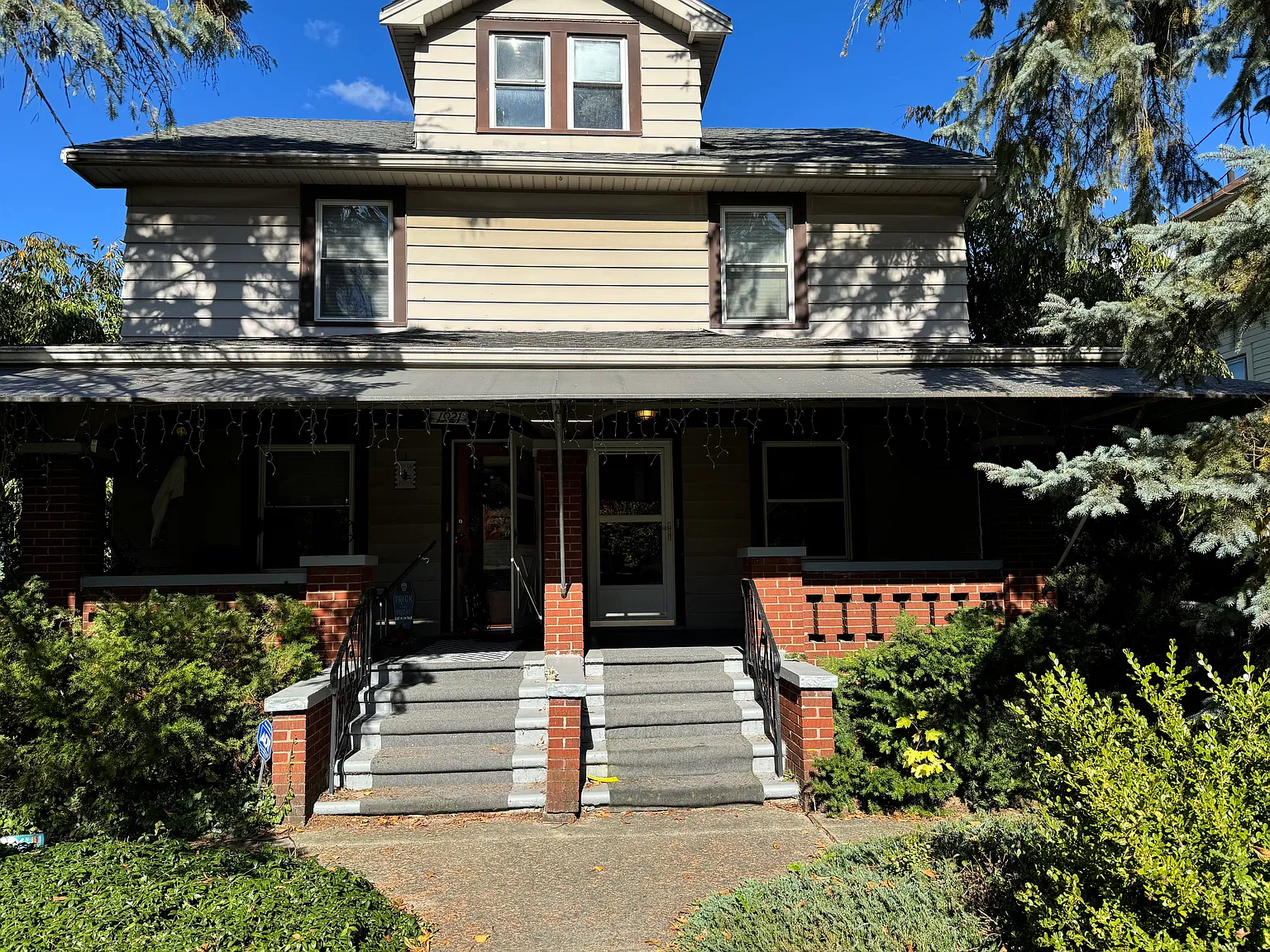 1923 E 34th St — Photo 1