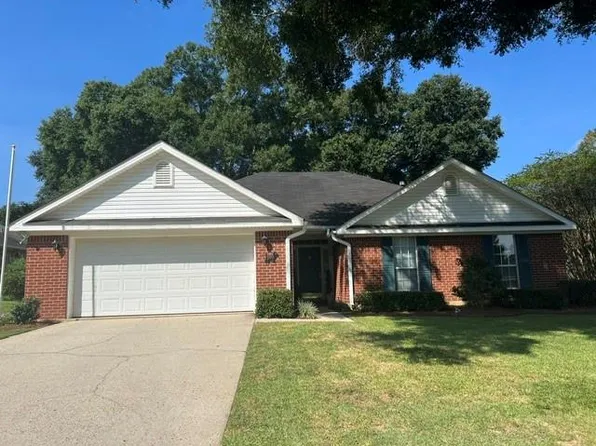 590 Lakeview Woods Dr, Mobile, AL 36695