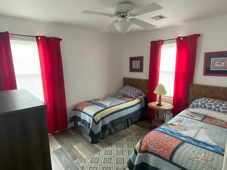 320 Dupont Ave — Photo 9