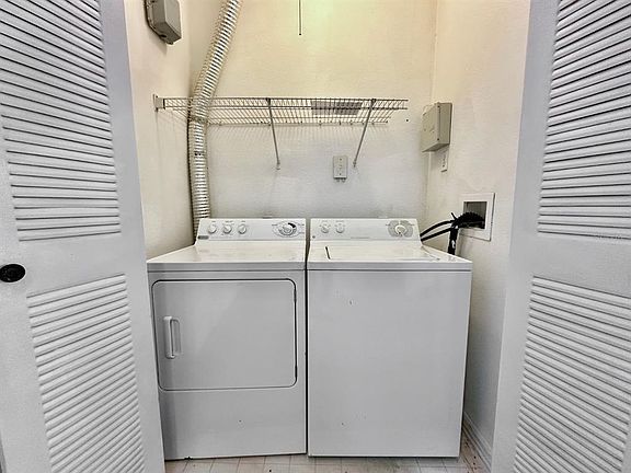 4th image of 5518 Metrowest Blvd #11-205