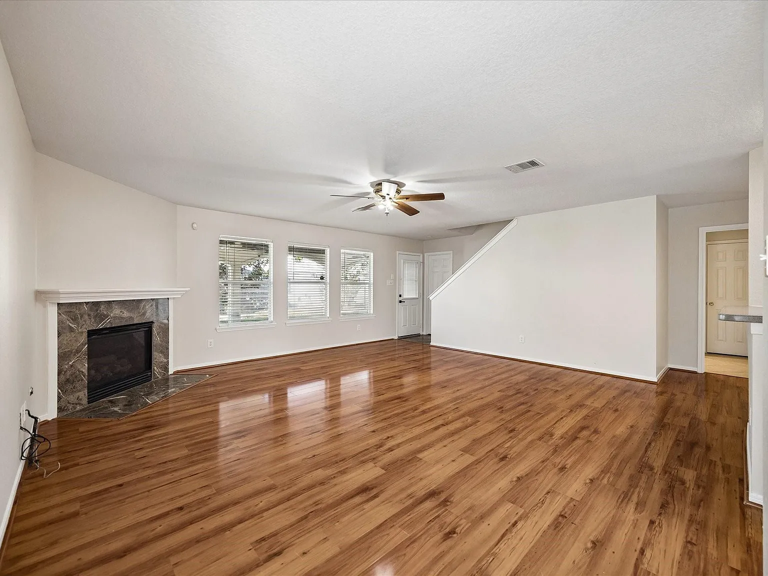 5 bed, 2.5 bath, 2675 sqft, $2,600 — Photo 3
