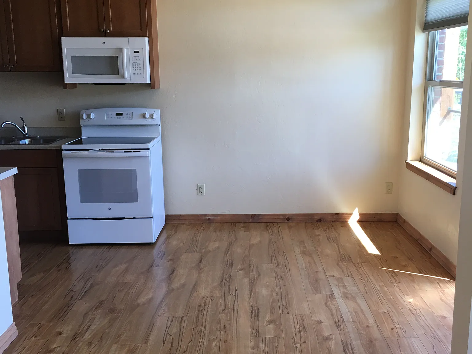 Studio, $2,300 — Photo 3