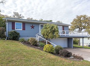 1518 Emerald Dr, Davenport, IA 52804