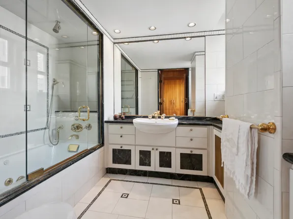 155 East 72nd Street image 4 of 14