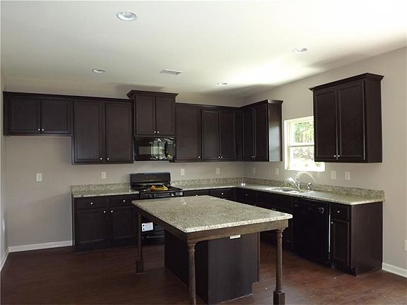 5th image of 451 Chandler Bluff Ct