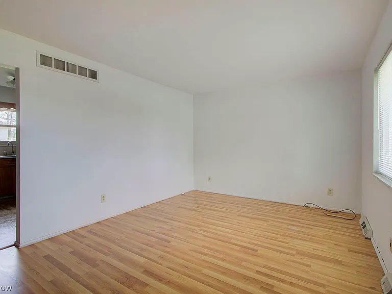1445 Hyde Park Ave — Photo 6