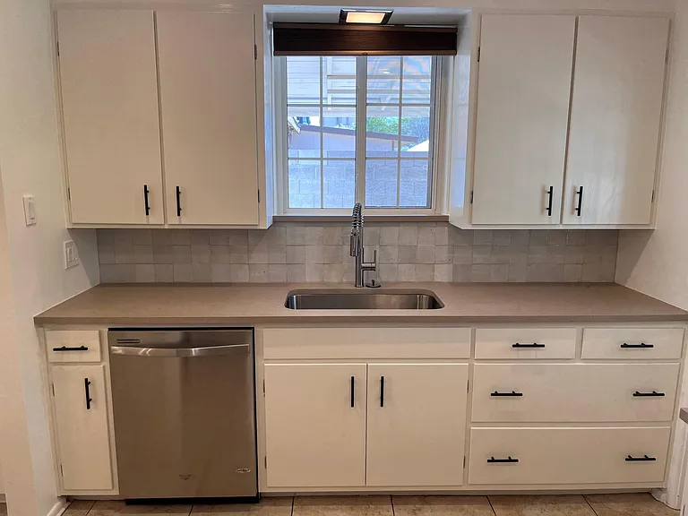 161 W Pierson St — Photo 20