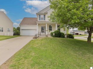 19827 E West Plains Rd, Gretna, NE 68028