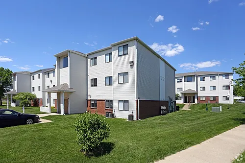 3404 Queen Dr S #W Photo 1