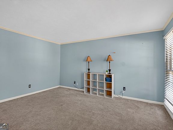 5th image of 214 Willowcrest Way