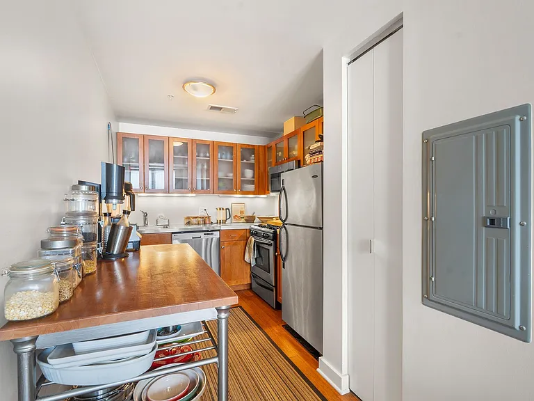 222 Montgomery St #3H — Photo 14