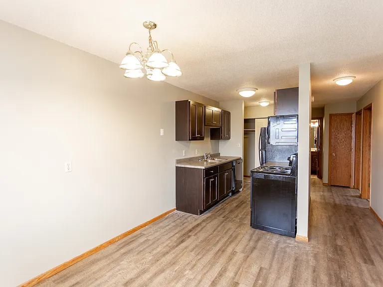 Kings Kourt Apartments — Photo 12