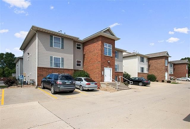1st image of 90 Cherry Ct