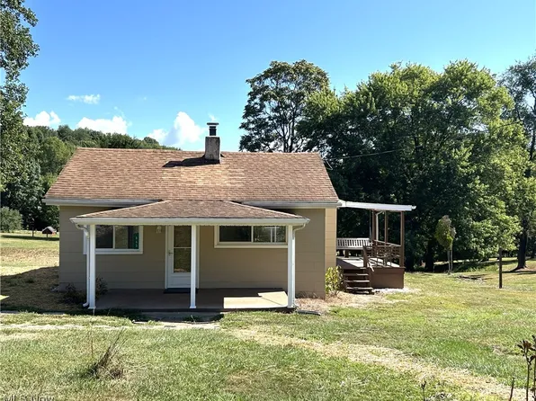 843 Rainey Hill Rd, New Cumberland, WV 26047
