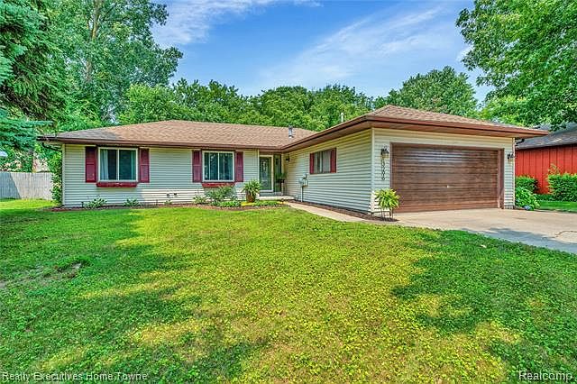 1st image of 3296 Lake Dr