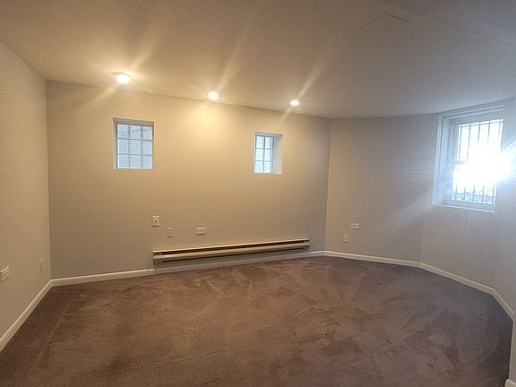 3rd image of 1221 W Melrose St #B