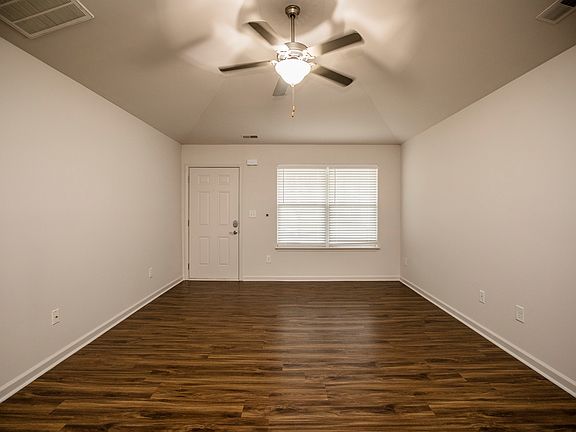 2nd image of 325 White Oak Trce
