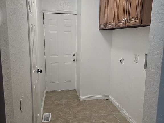 3rd image of 11233 E Avenue V12