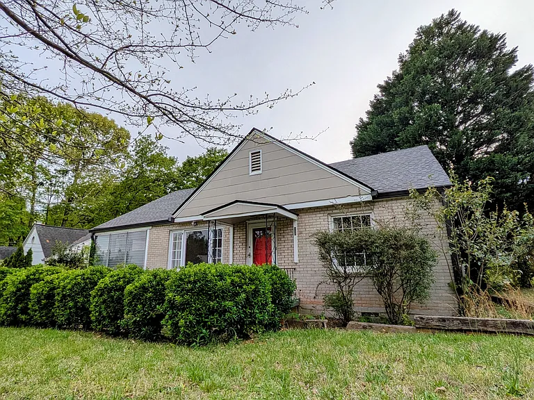 366 Lynnhaven Dr SW — Photo 4