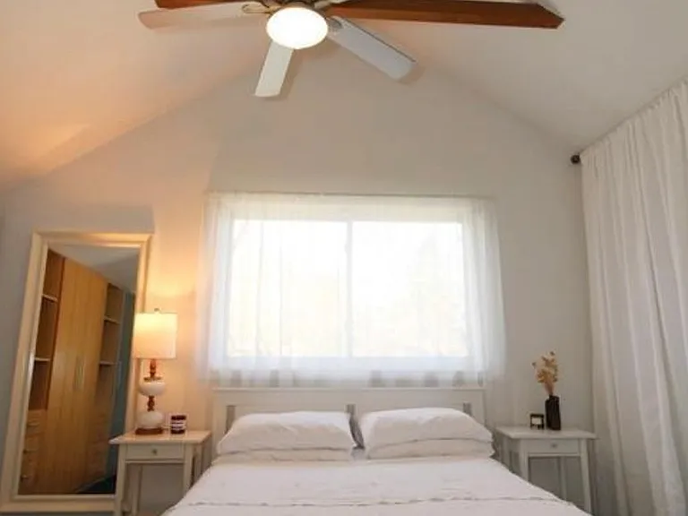 32 Rodman St #UPPER — Photo 6