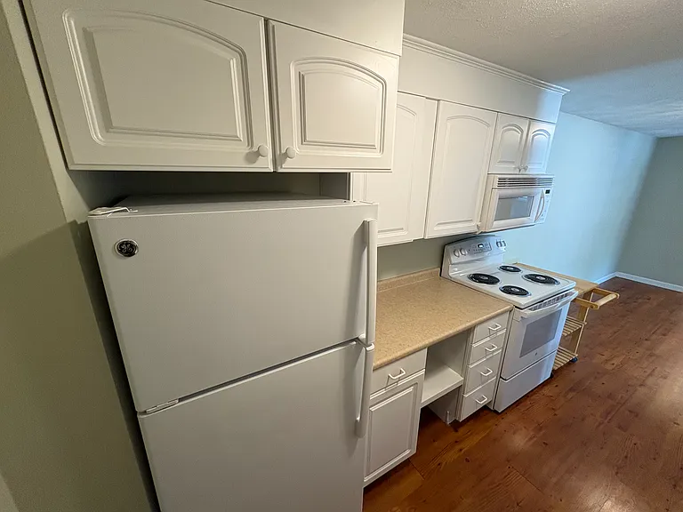 451 School St #12 — Photo 5