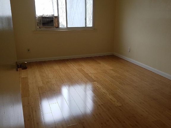 3rd image of 229 Bradley Ave