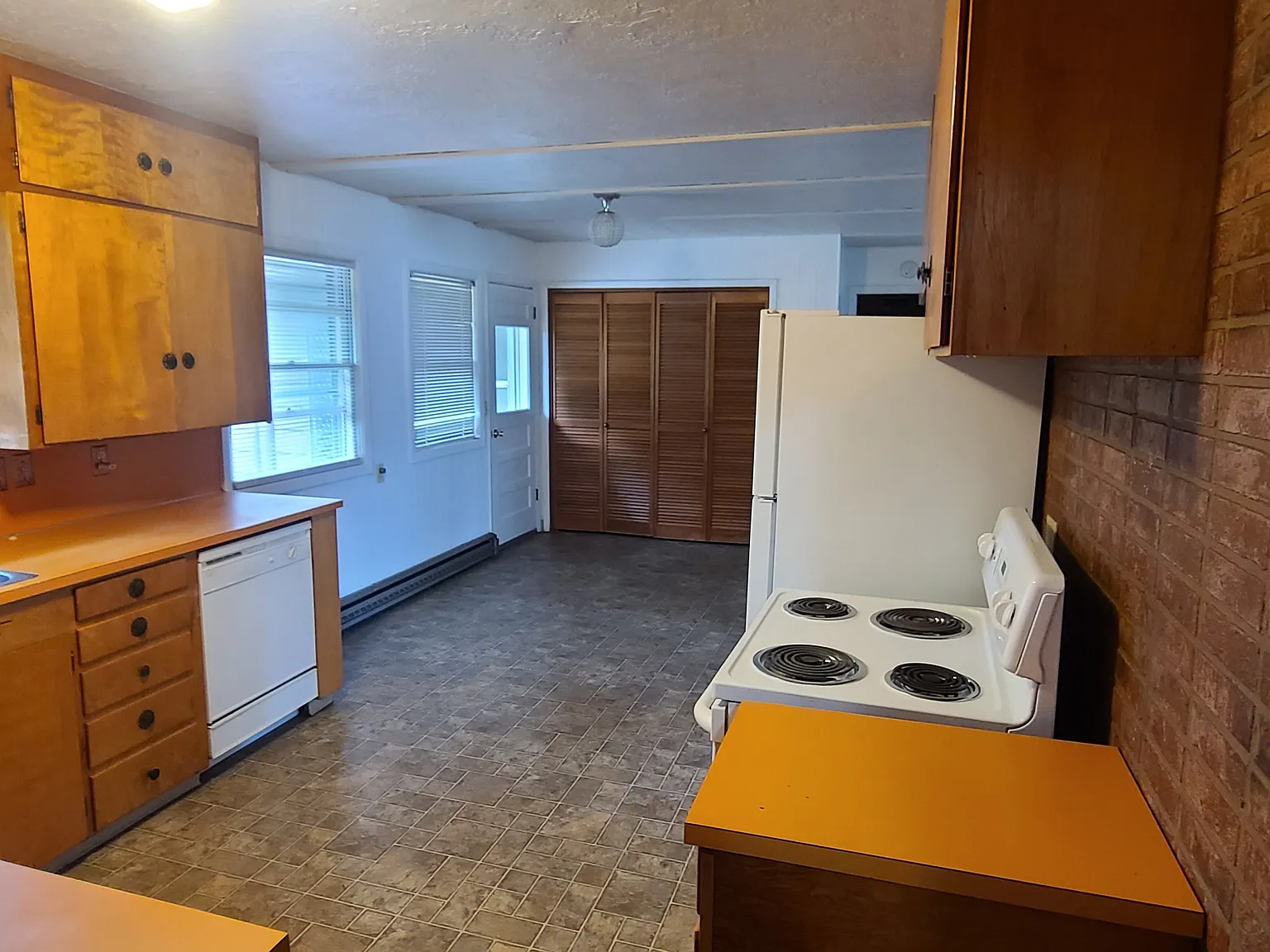 3 bed, 1500 sqft, $2,250 — Photo 3
