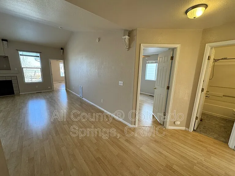 1305 Lords Hill Dr — Photo 5