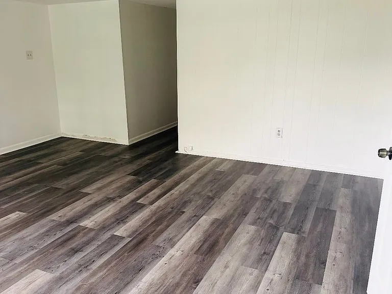 913 Nott St — Photo 19