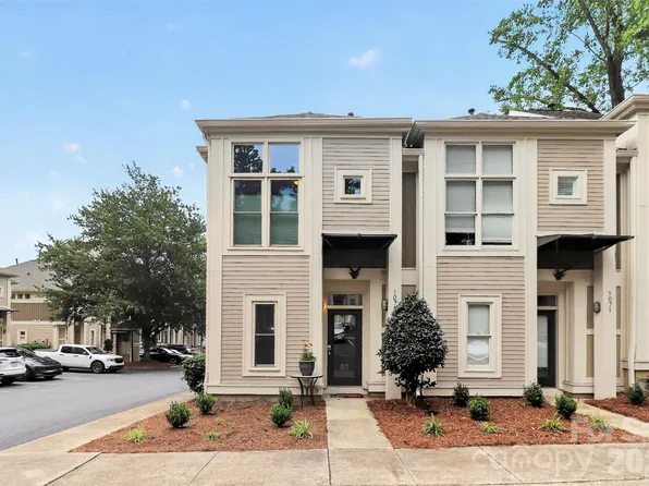 1073 Park West Dr, Charlotte, NC 28209