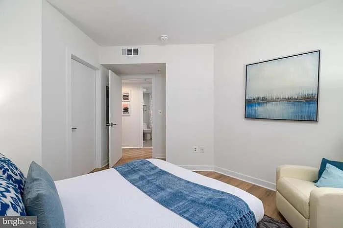 301 S 11th St #100 — Photo 20