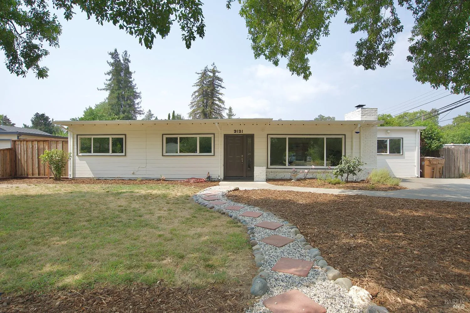 3121 Encanto Drive photo 1