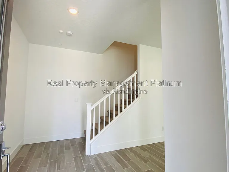 2752 E Tamarind Dr — Photo 12